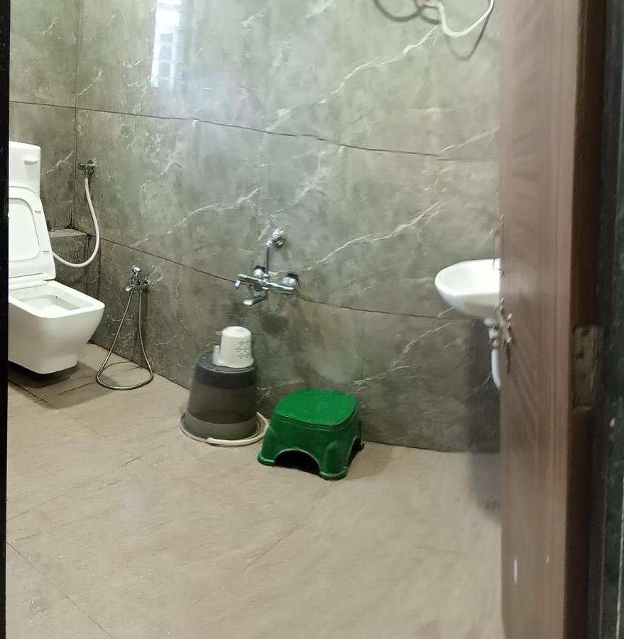 Hotel Mansarovar,Вадодара Екстериор снимка