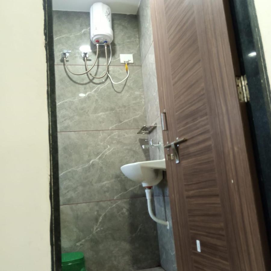 Hotel Mansarovar,Вадодара Екстериор снимка