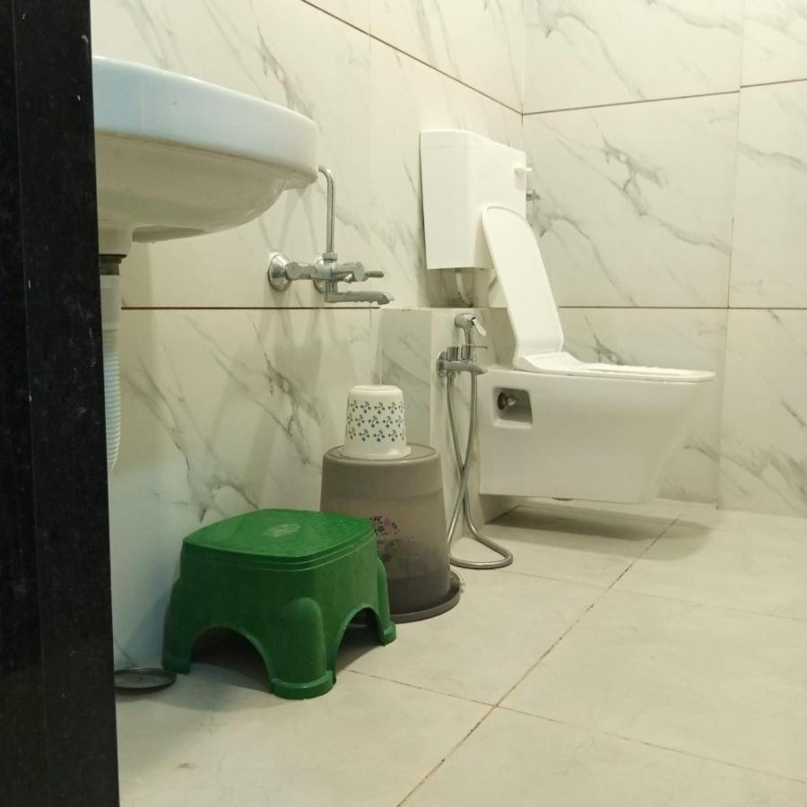 Hotel Mansarovar,Вадодара Екстериор снимка